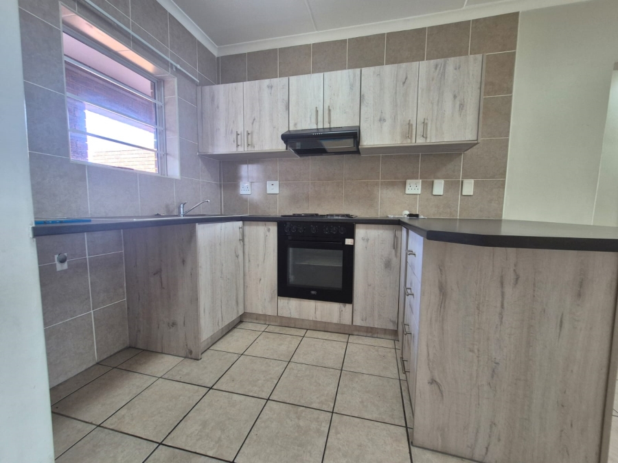 To Let 2 Bedroom Property for Rent in Protea Heights Western Cape